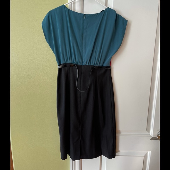 Colorblock Midi Dress - Picture 2 of 3